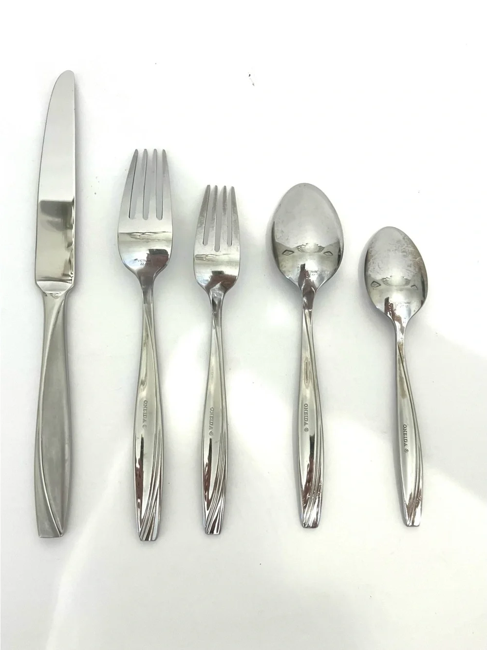 Oneida Camlynn Cleo Stainless Steel Flatware 5-Piece Place Setting Satin Handle